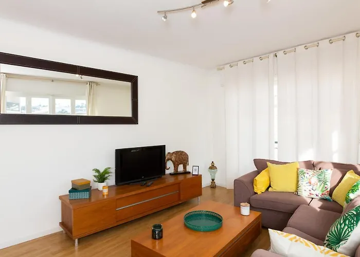2-Br Apartment 2 Min From The Beaches
